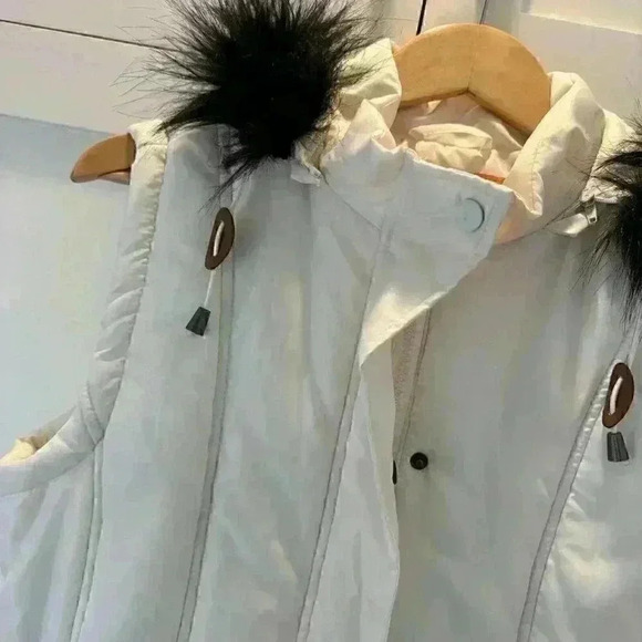 Sporto Women’s Puffer Vest Cream Faux Fur Trim Hooded Drawstring Size Medium NWT - Picture 2 of 13